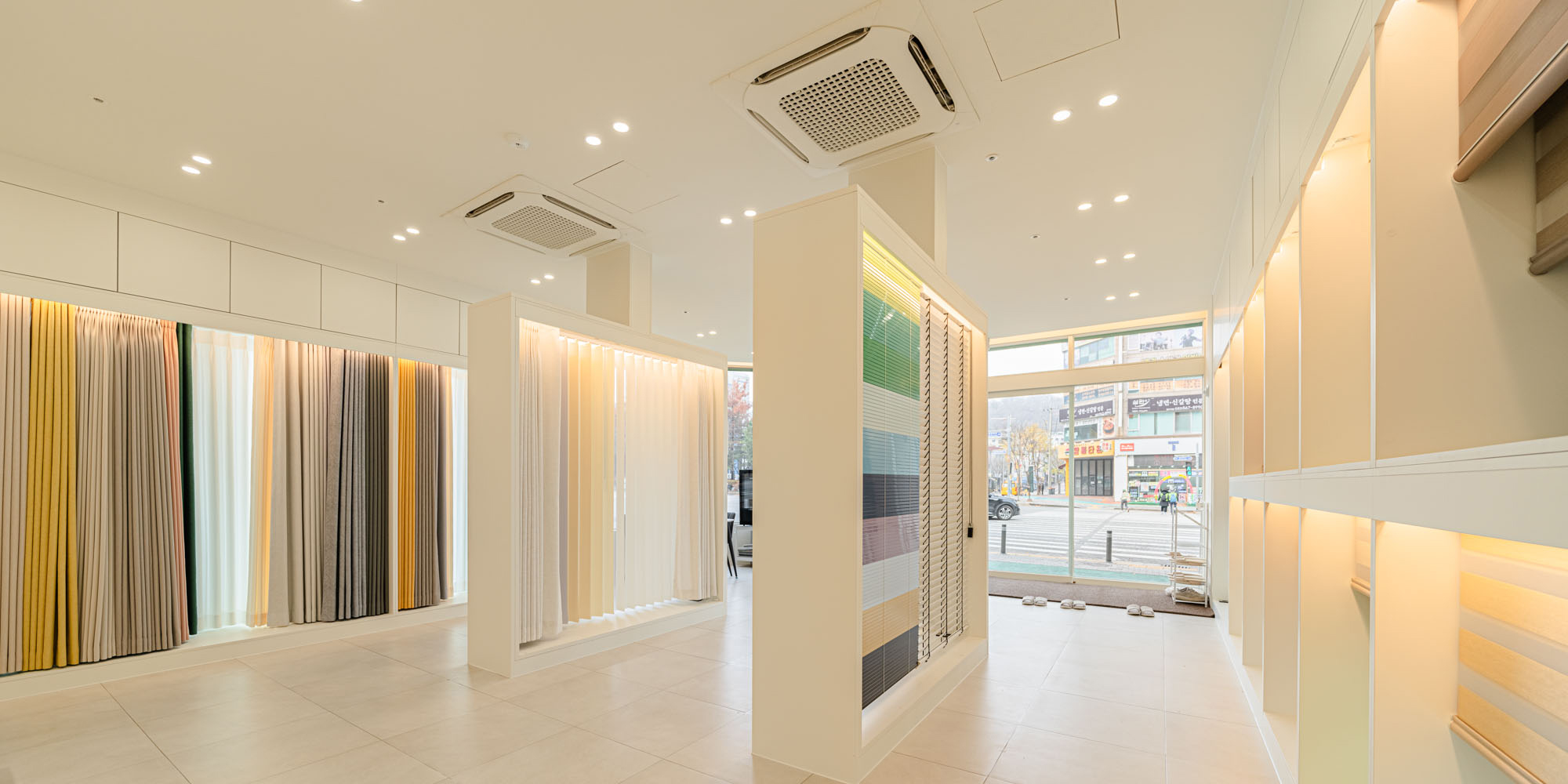 [매장] 살랑살랑 가녀린 분위기의 매장 인테리어